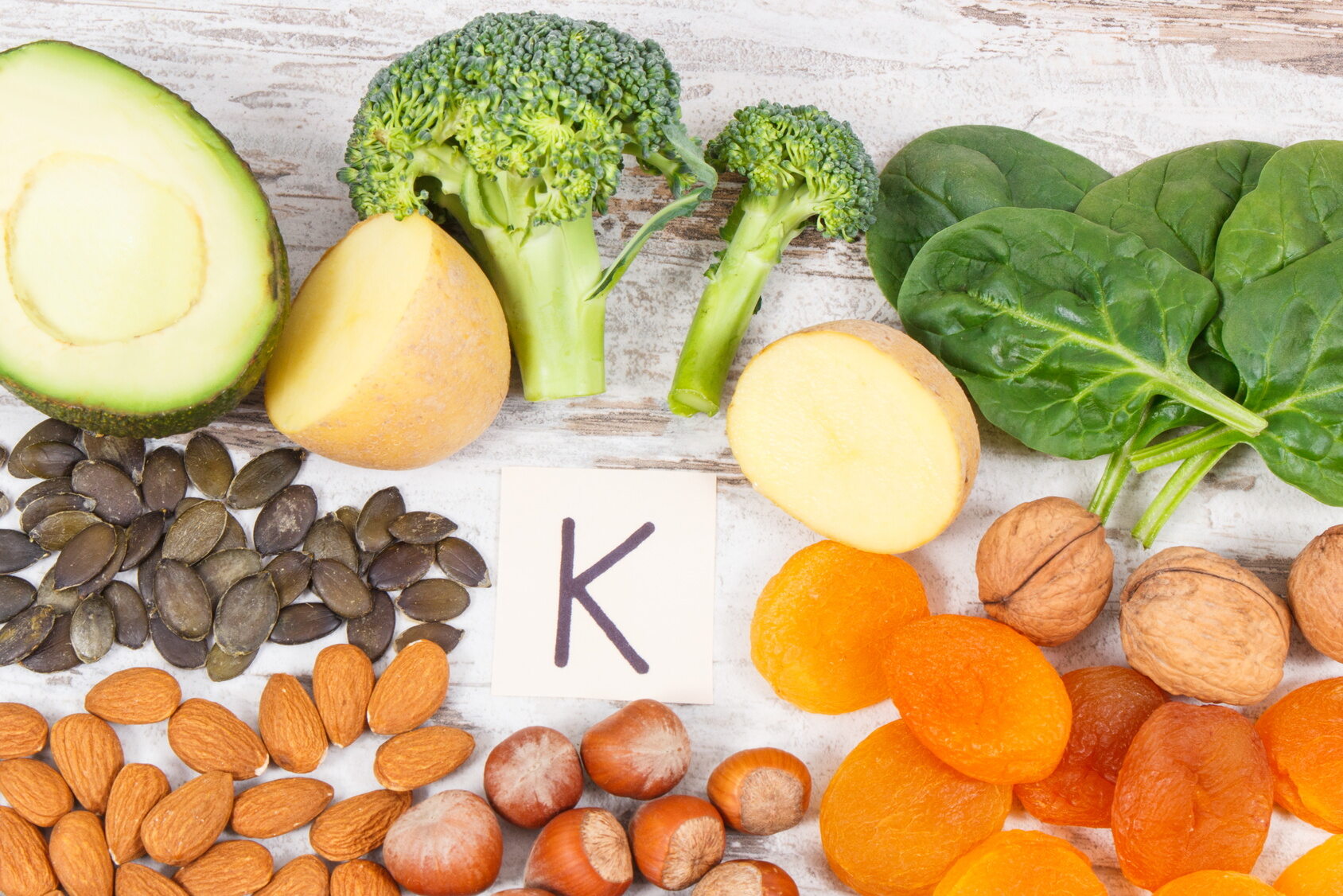 Vitamin K zmírňuje hladinu vápníku v krvi